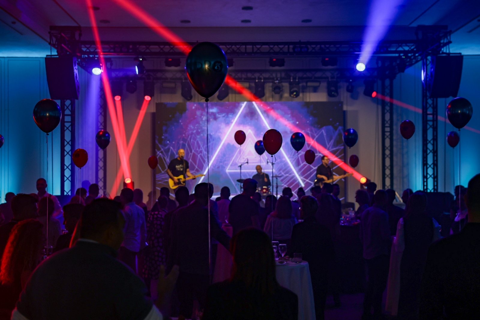 Concert production with line arrays and LED backdrop
